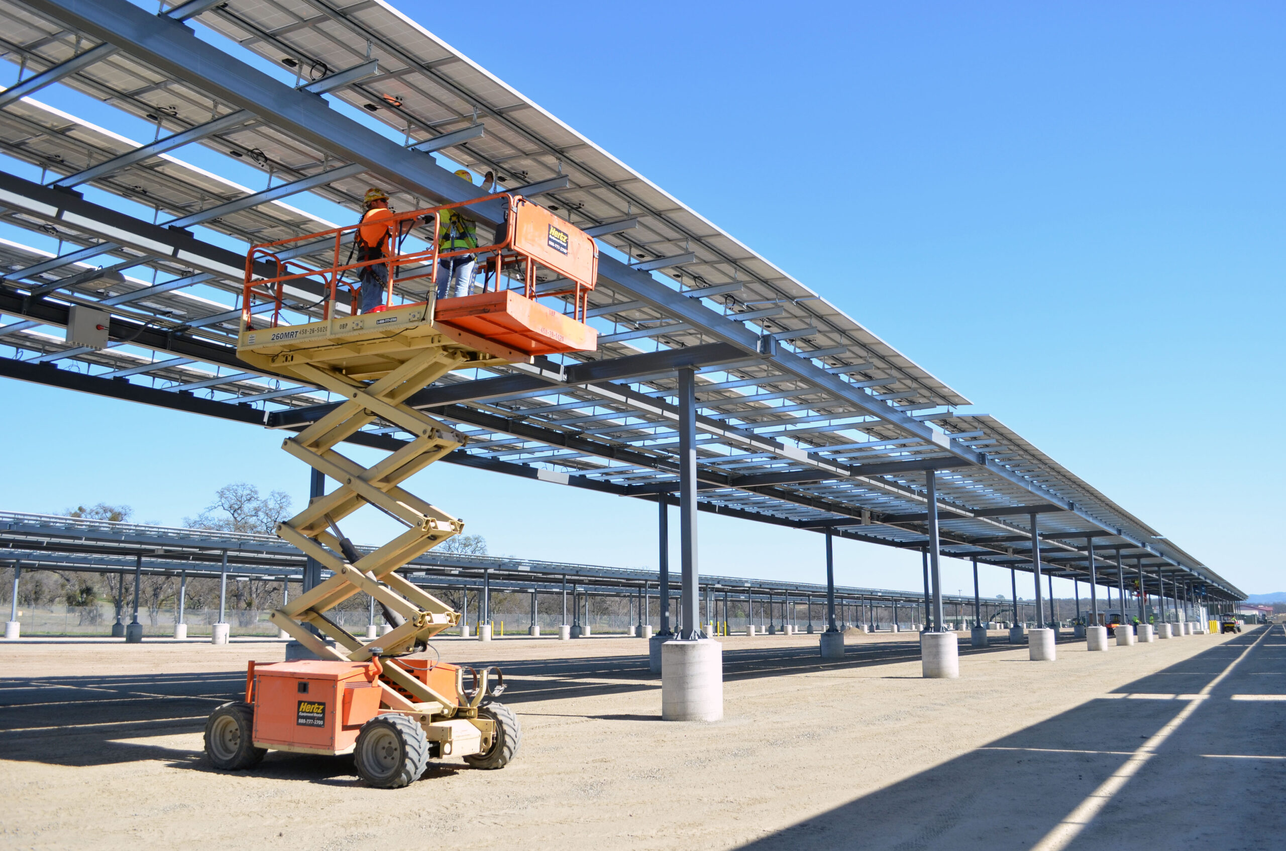 Utility scale solar array and dedicated electrical distribution substation supporting islanded microgrid power